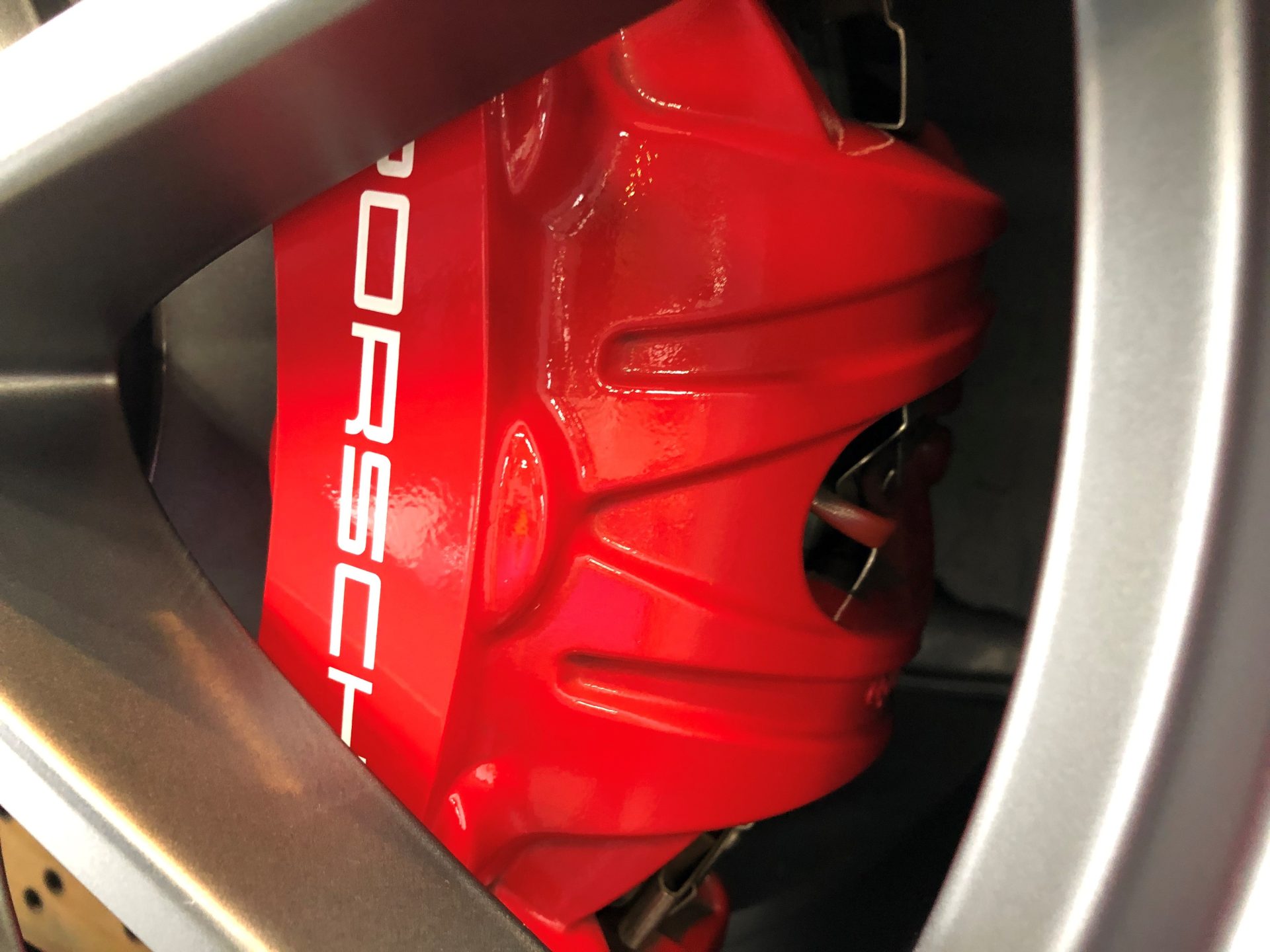ポルシェ 718スパイダー ブレーキキャリパークリーニング
