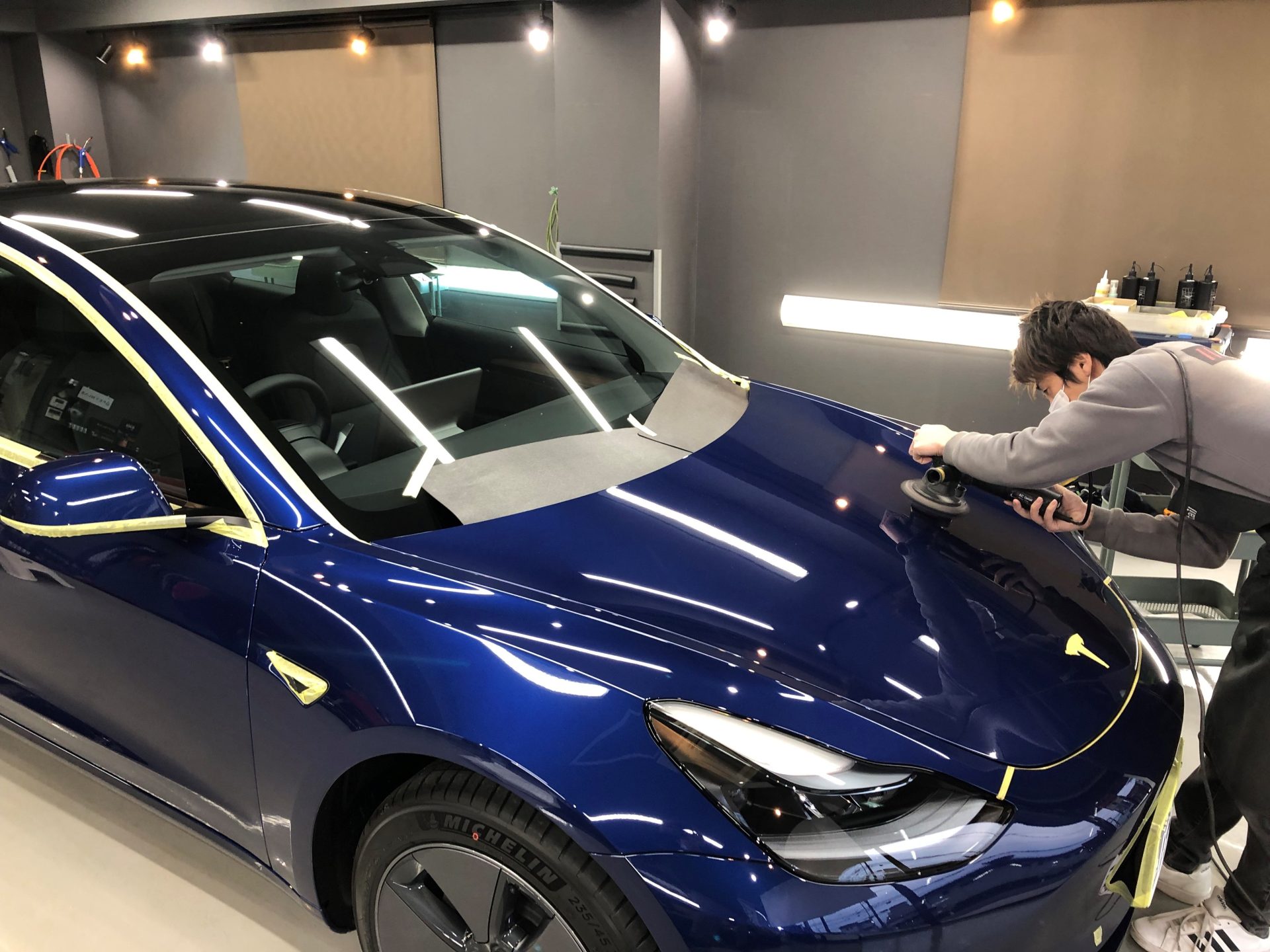 テスラ モデル3 ブルー 新車磨き