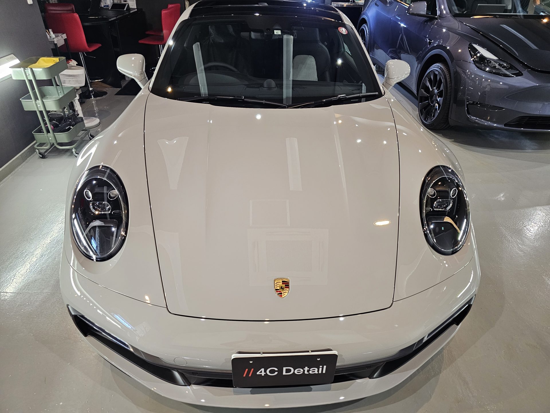 ポルシェ911カレラ 992 ファインラボヒールライトセラミックコーティング